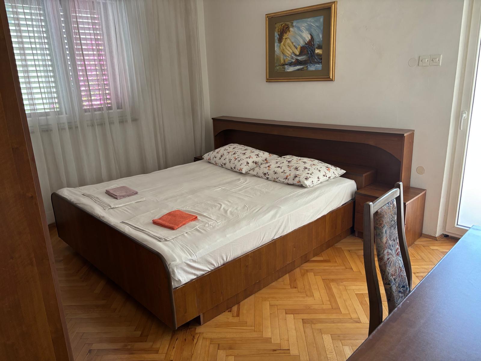 Prvi kat bračni krevet